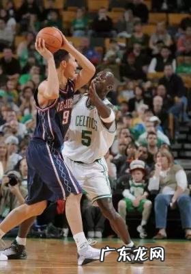 易建联和加内特谁厉害 易建联加内特打架