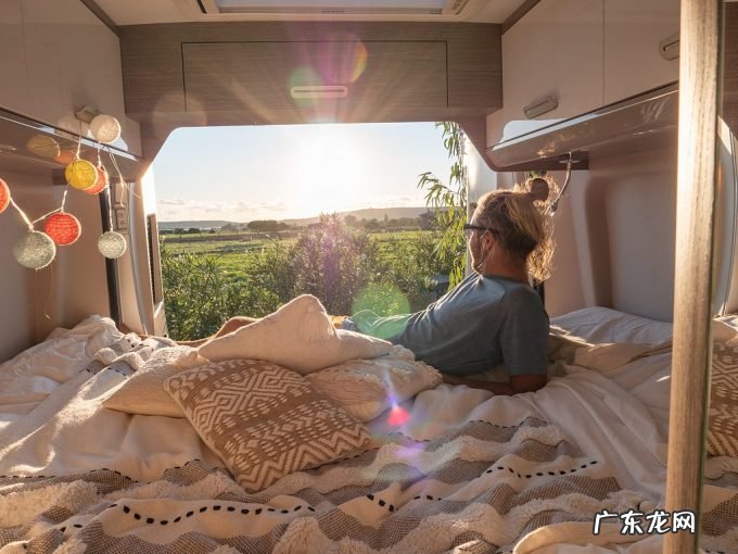 车企内卷,“新能源车原住民”争夺赛开始加速