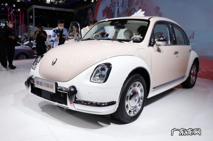 车企内卷,“新能源车原住民”争夺赛开始加速