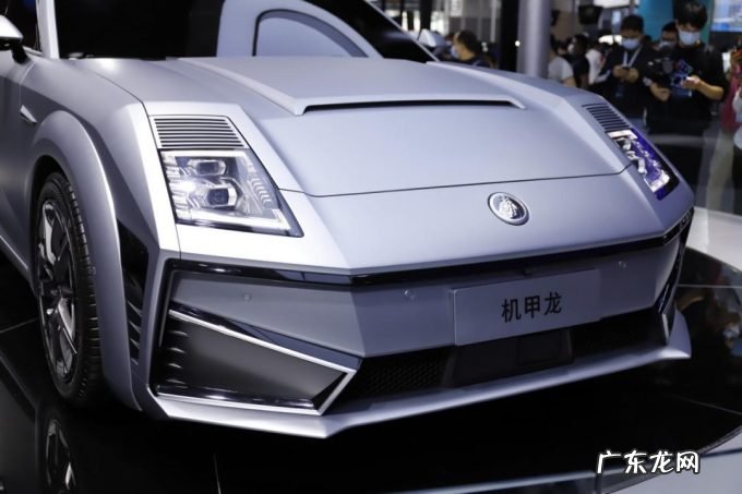 车企内卷,“新能源车原住民”争夺赛开始加速