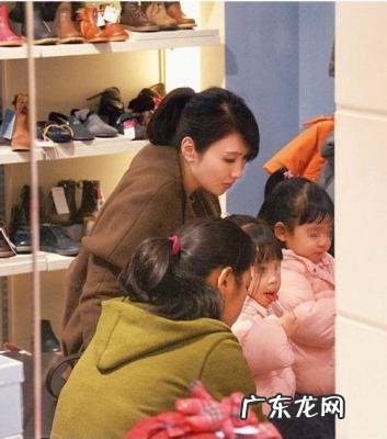 梁咏琪弟弟洗澡关系好,一起 梁咏琪弟弟