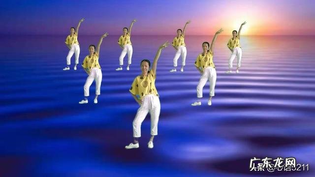 七个人跳广场舞怎么变队形?