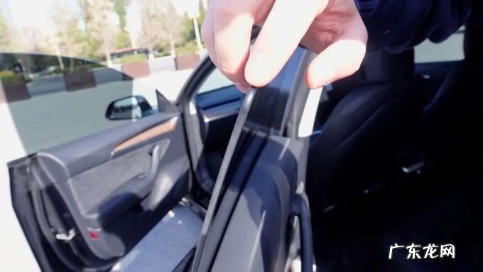 开完特斯拉Model 3,我吐了