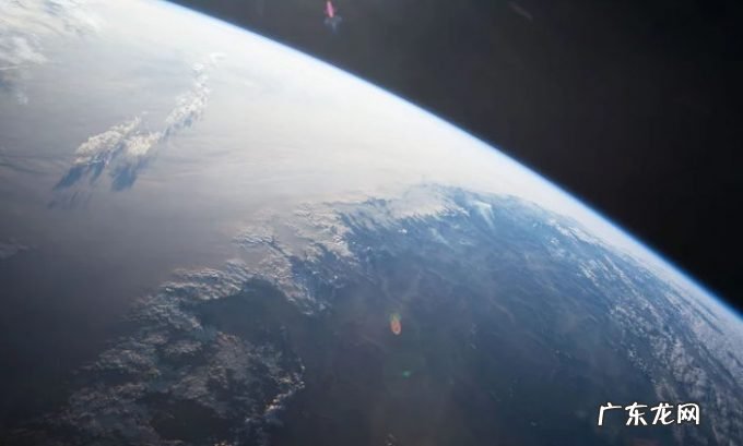 为什么地球感觉如此之大,而实际上它在宇宙中并不大?