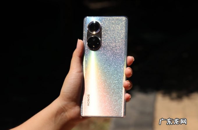 预算2500元选购手机,这三款颜值与实力兼备,买完不后悔!