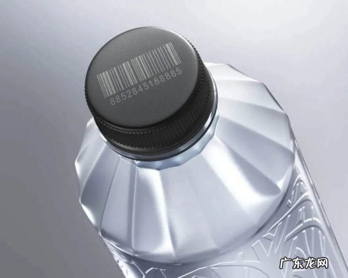 可口可乐、依云、三得利…陆续推出创新无标签包装!网友:给我来一打!