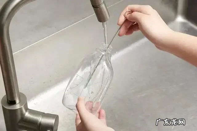 可口可乐、依云、三得利…陆续推出创新无标签包装!网友:给我来一打!