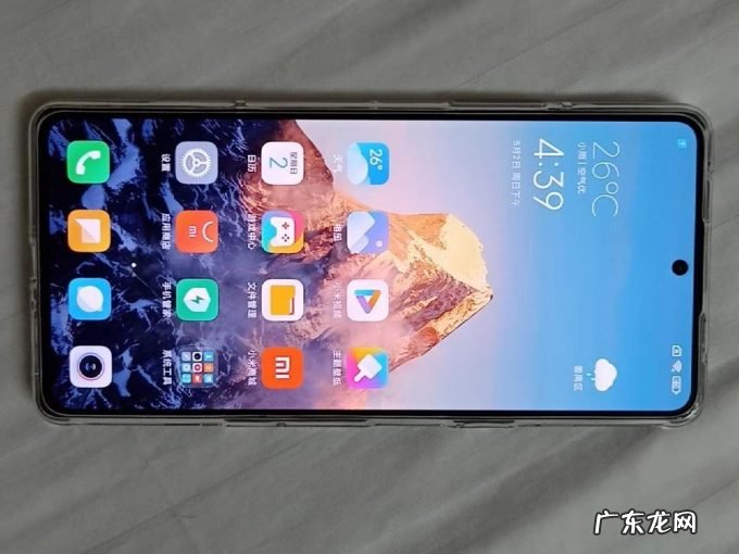 跌至1699元,跑分72万+大电池+67W闪充,配置出色的游戏手机