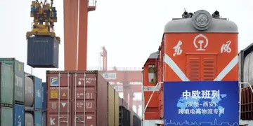 新疆南疆首趟跨境电商专列顺利开行