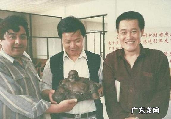 赵本山的老婆是那个民族 赵本山有几个老婆