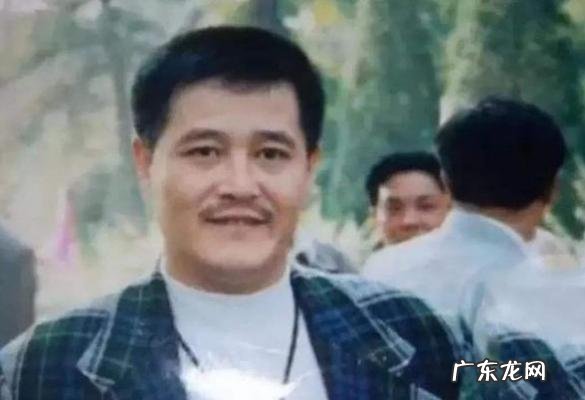 赵本山的老婆是那个民族 赵本山有几个老婆