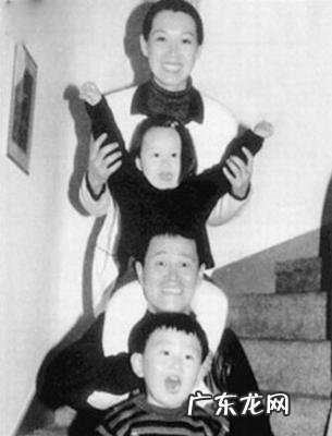 赵本山的老婆是那个民族 赵本山有几个老婆