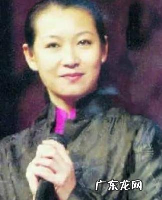 赵本山的老婆是那个民族 赵本山有几个老婆