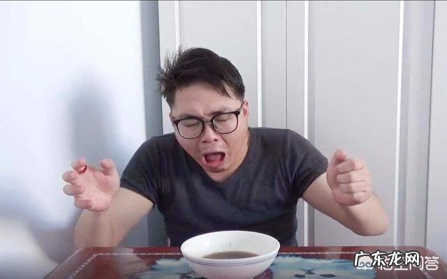 做肠镜的人,吃泻药时能不能喝茶水呢?