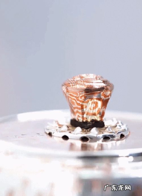 传承人母炳林借短视频展示制银工艺,抖音电商助力非遗传承与保护