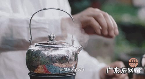 传承人母炳林借短视频展示制银工艺,抖音电商助力非遗传承与保护