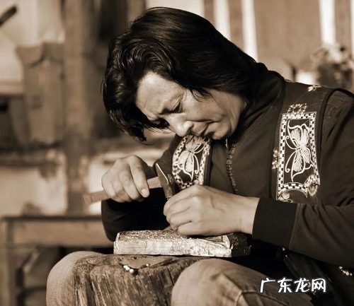 传承人母炳林借短视频展示制银工艺,抖音电商助力非遗传承与保护