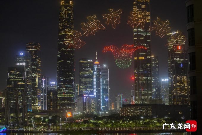 广州举行2021中国网络媒体论坛,夜空木棉绽放地铁穿梭