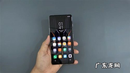 业内人士:预估2022年OLED将拖累手机出货量