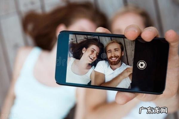 男人喜欢吻女人手背 男人喜欢吻女人哪里