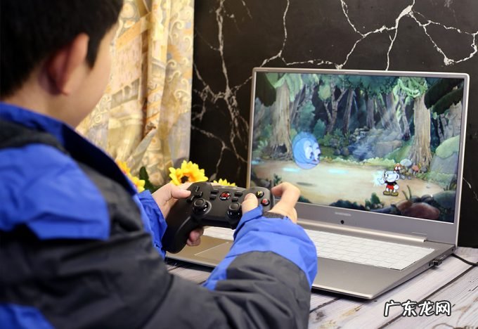 电脑电视两相宜,定位亲民操控灵敏的北通蝙蝠4无线版手柄