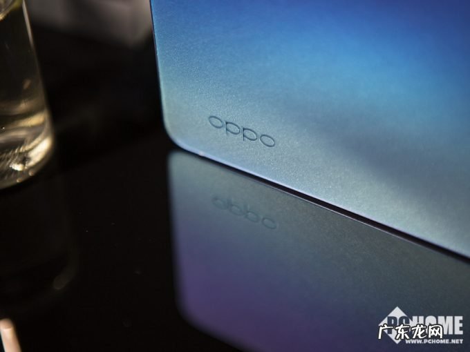 Reno7 Pro图赏:光哑叠层设计诠释何为科技艺术品