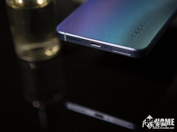 Reno7 Pro图赏:光哑叠层设计诠释何为科技艺术品