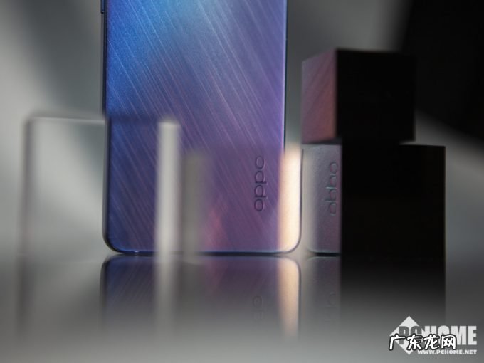 Reno7 Pro图赏:光哑叠层设计诠释何为科技艺术品