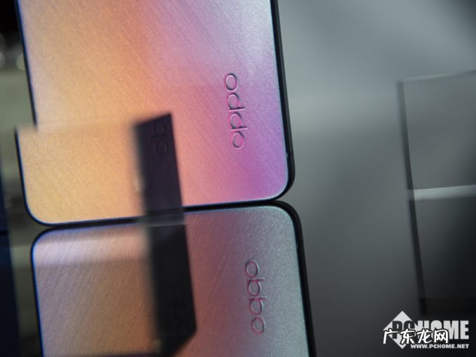 Reno7 Pro图赏:光哑叠层设计诠释何为科技艺术品