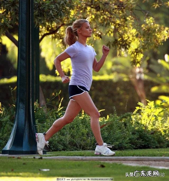 有什么方法可以1个月减肥20~30斤?