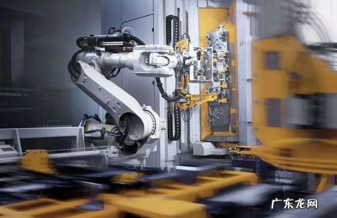 中国工业机器人,由守转攻