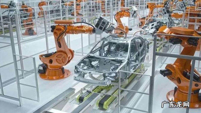 中国工业机器人，由守转攻