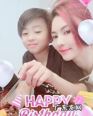 张柏芝二儿子登台为妈妈演唱高淸视频 张柏芝二儿子