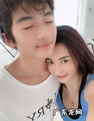 张柏芝二儿子登台为妈妈演唱高淸视频 张柏芝二儿子