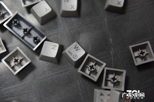 反“客”为主 小呆虫发布极限客制化Gk61键盘