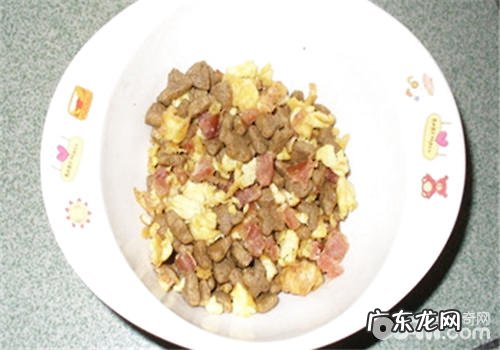 【美食推荐】自做小狗特色美食之腊肠鸡蛋饭