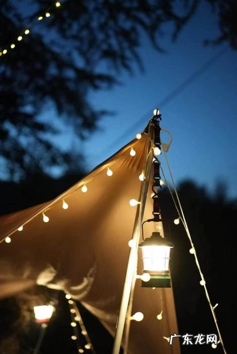 拖着“三室一厅”去野外的年轻人们,撑不起精致露营