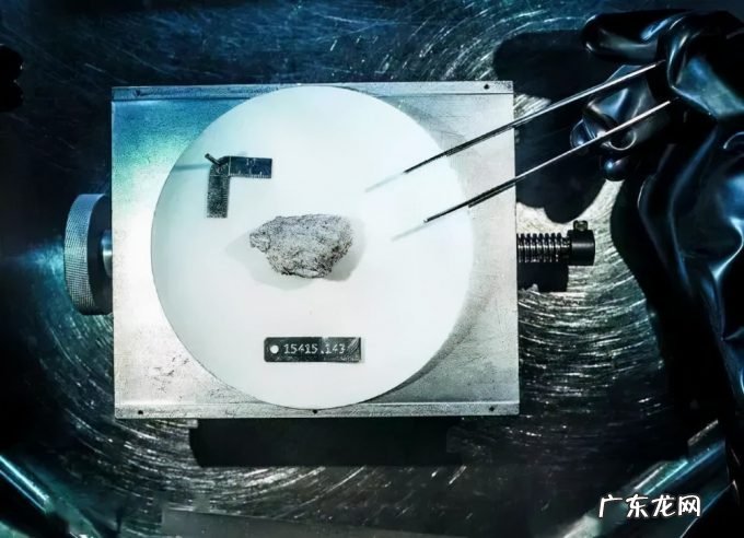 为何有人说美国登月是假的，中国是被骗上月球的？