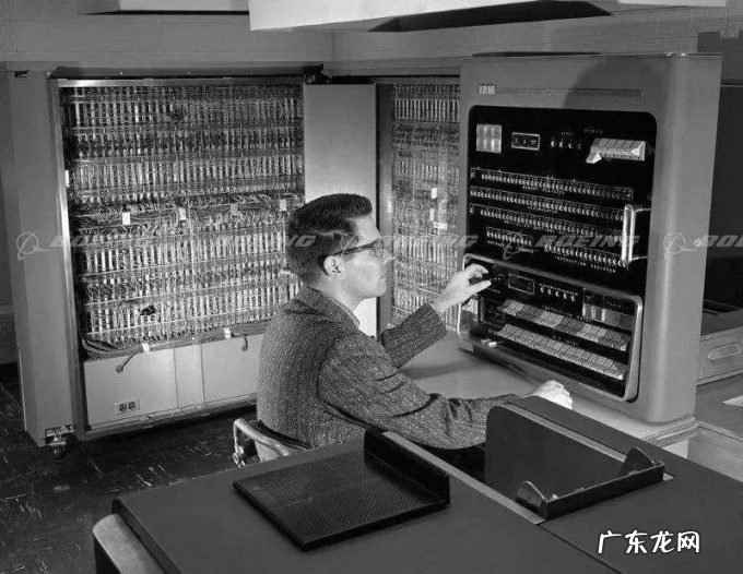 谷歌翻译陷入“辱华”风波:夹带私货还是训练语料背锅?