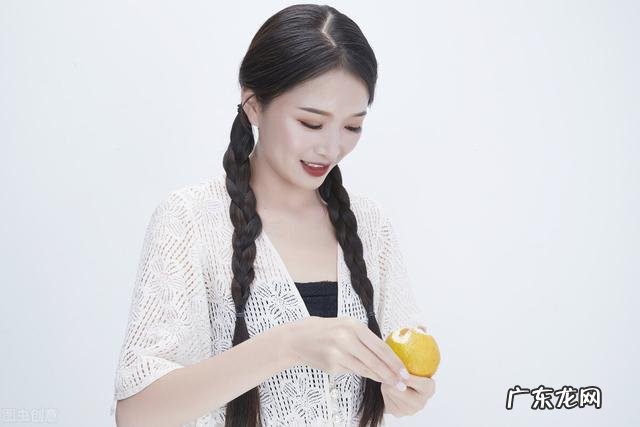 皮肤为什么会长痘痘？长痘痘该怎么办？