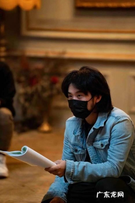 喜剧的底色是悬疑，《扬名立万》导演刘循子墨：把最后一环的创作交给观众