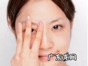 早晨起床眼皮肿是什么原因？