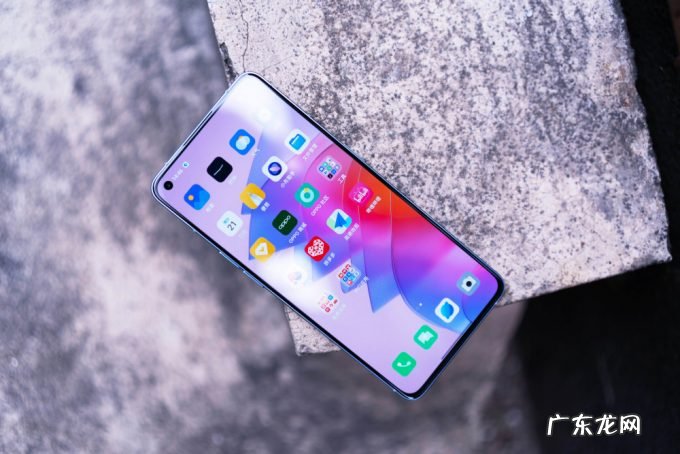 为什么手机厂商还不愿意放弃前置摄像头?