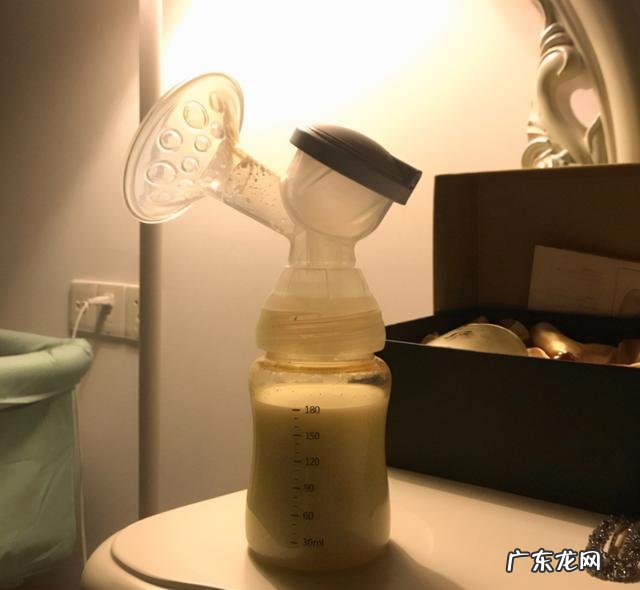 几个月宝宝就攒肚了-宝宝几个月会攒肚子