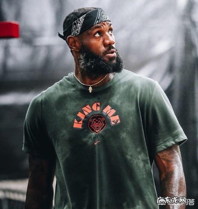 比赛、训练结束后,詹姆斯为何要在自己腰间缠上保鲜膜呢?