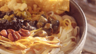 “螺蛳粉宇宙中心”柳州，看网红速食如何实现长红？