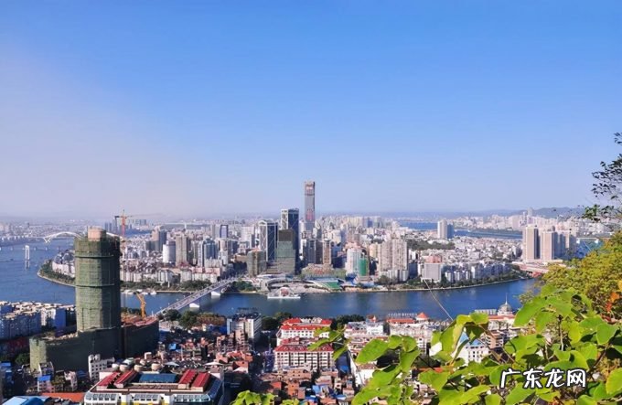 “螺蛳粉宇宙中心”柳州，看网红速食如何实现长红？