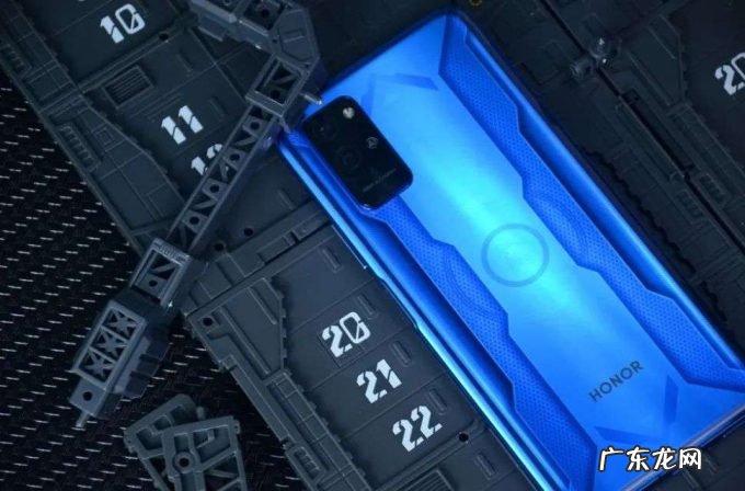 销量被小米反超、高端遭苹果绝杀，剑指全球第一的荣耀，掉队了？