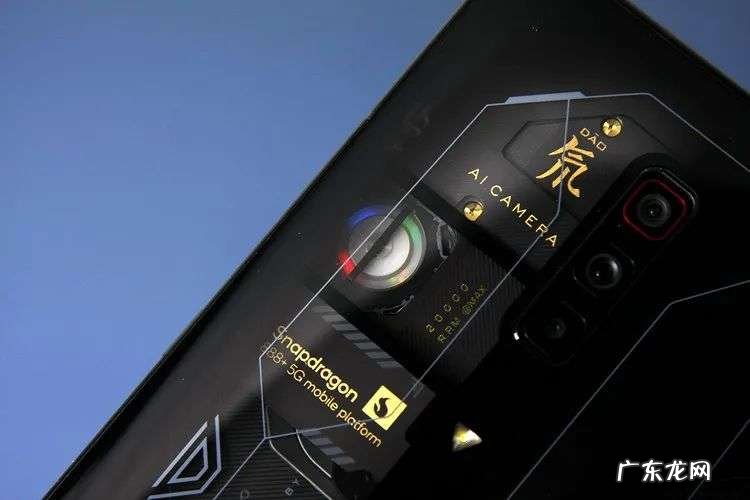 AI技术的进步,让手机也失去了某些硬件配置