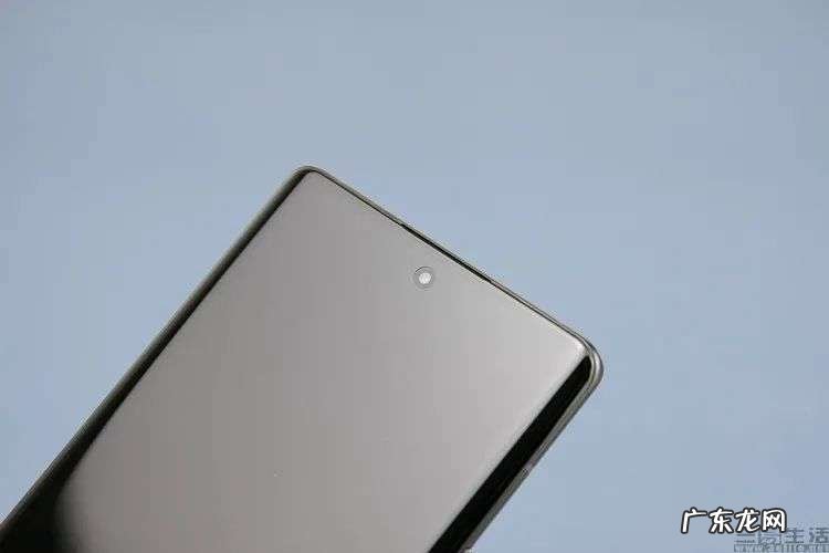 AI技术的进步,让手机也失去了某些硬件配置